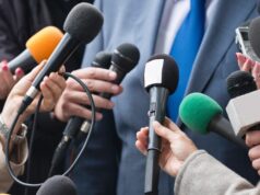La Agrupación de Periodistas de UGT condena la clasificación ideológica de periodistas por Interior y exige explicaciones y responsabilidades Varios periodistas acercan sus micrófonos a un portavoz, una imagen que ilustra la polémica por la clasificación ideológica de profesionales de la información elaborada por Interior.