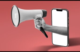 Publicis crece con la IA mientras aumenta la concentración publicitaria : Megáfono que emerge de un teléfono móvil, símbolo de la publicidad digital y de la concentración del sector en grandes grupos.